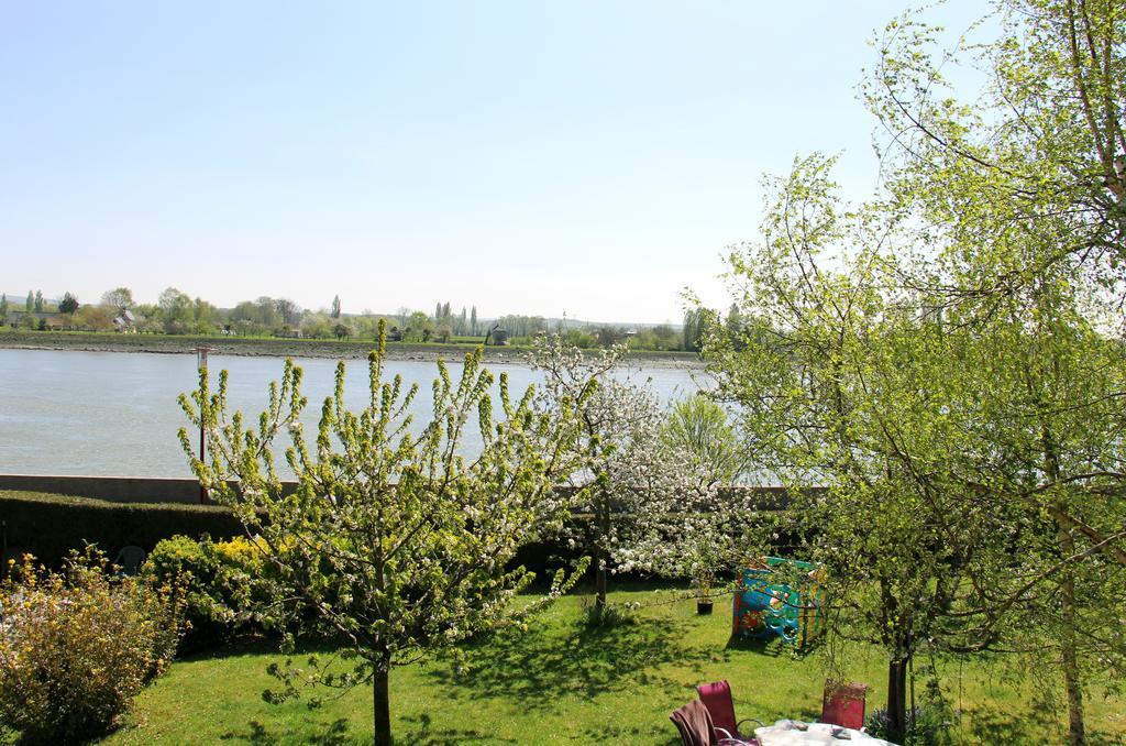 En Bord De Seine Bed and Breakfast Duclair Rum bild