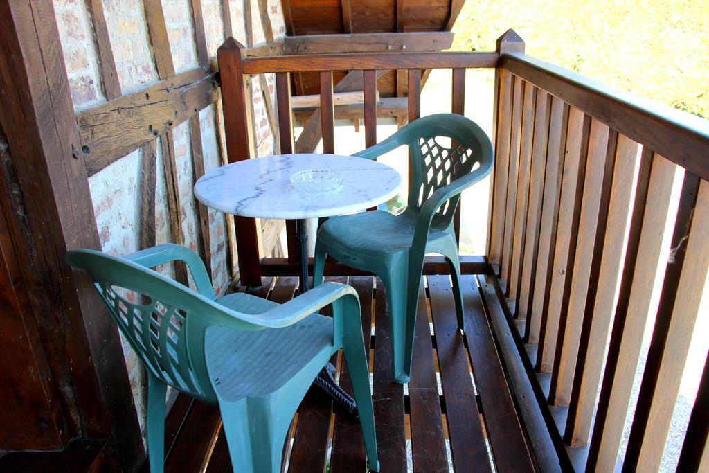 En Bord De Seine Bed and Breakfast Duclair Rum bild