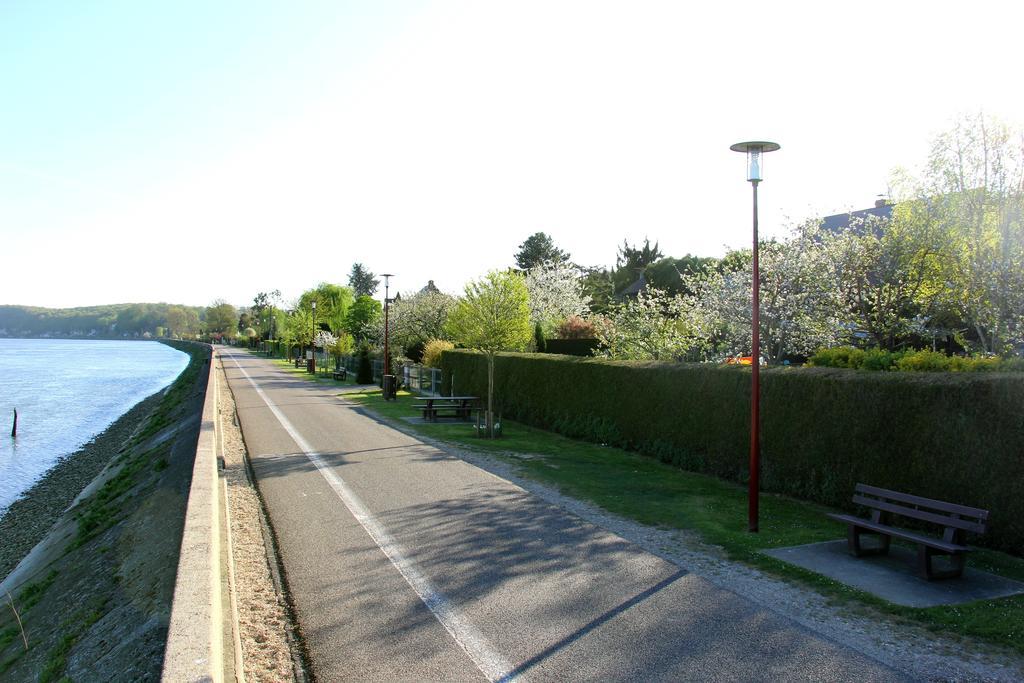 En Bord De Seine Bed and Breakfast Duclair Exteriör bild